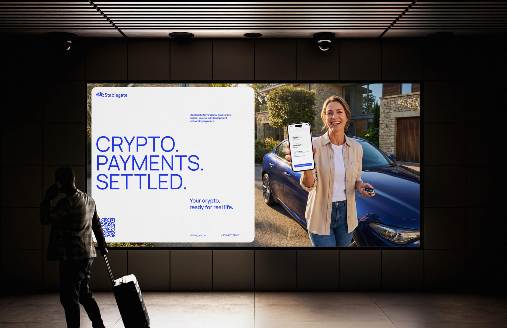 LED-билборд Stablegate «CRYPTO. PAYMENTS. SETTLED.» в интерьере